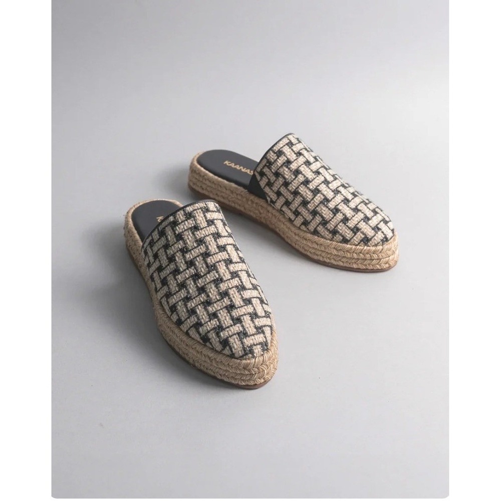 KAANAS Gia‎ Black Cream Woven Espadrille Platform Mule Slides Size 8M NIB